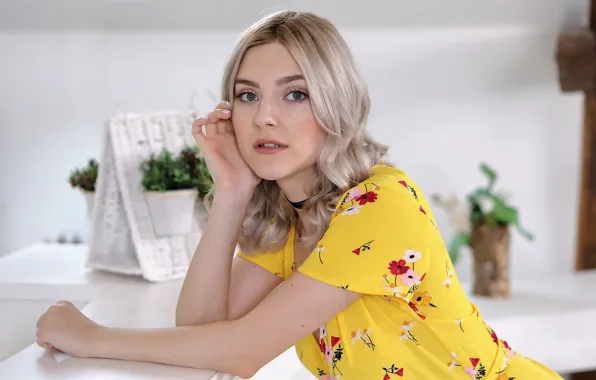 Who Is Eva Elfie? Biography, Age, Career & Net Worth 2026